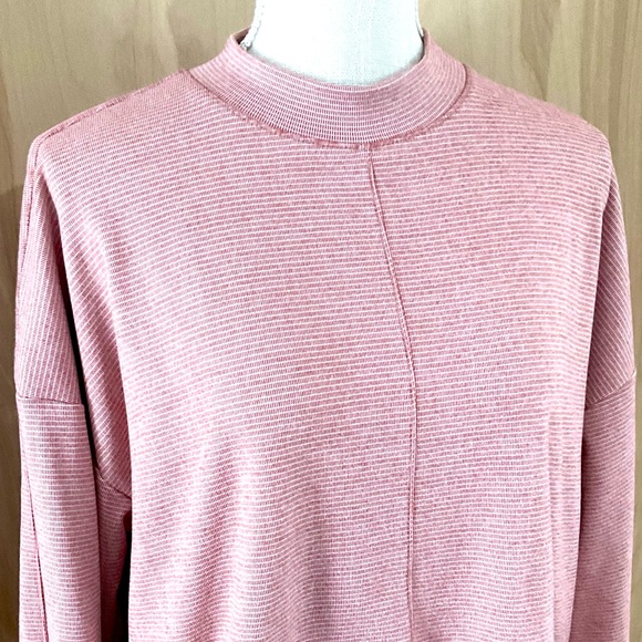 *Donating tomorrow* - Urban Romantics Womens Sweater M Rust Red & White - EUC - Picture 4 of 4